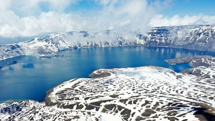 Nemrut Crater Lake: Touch of nature hidden on mountain